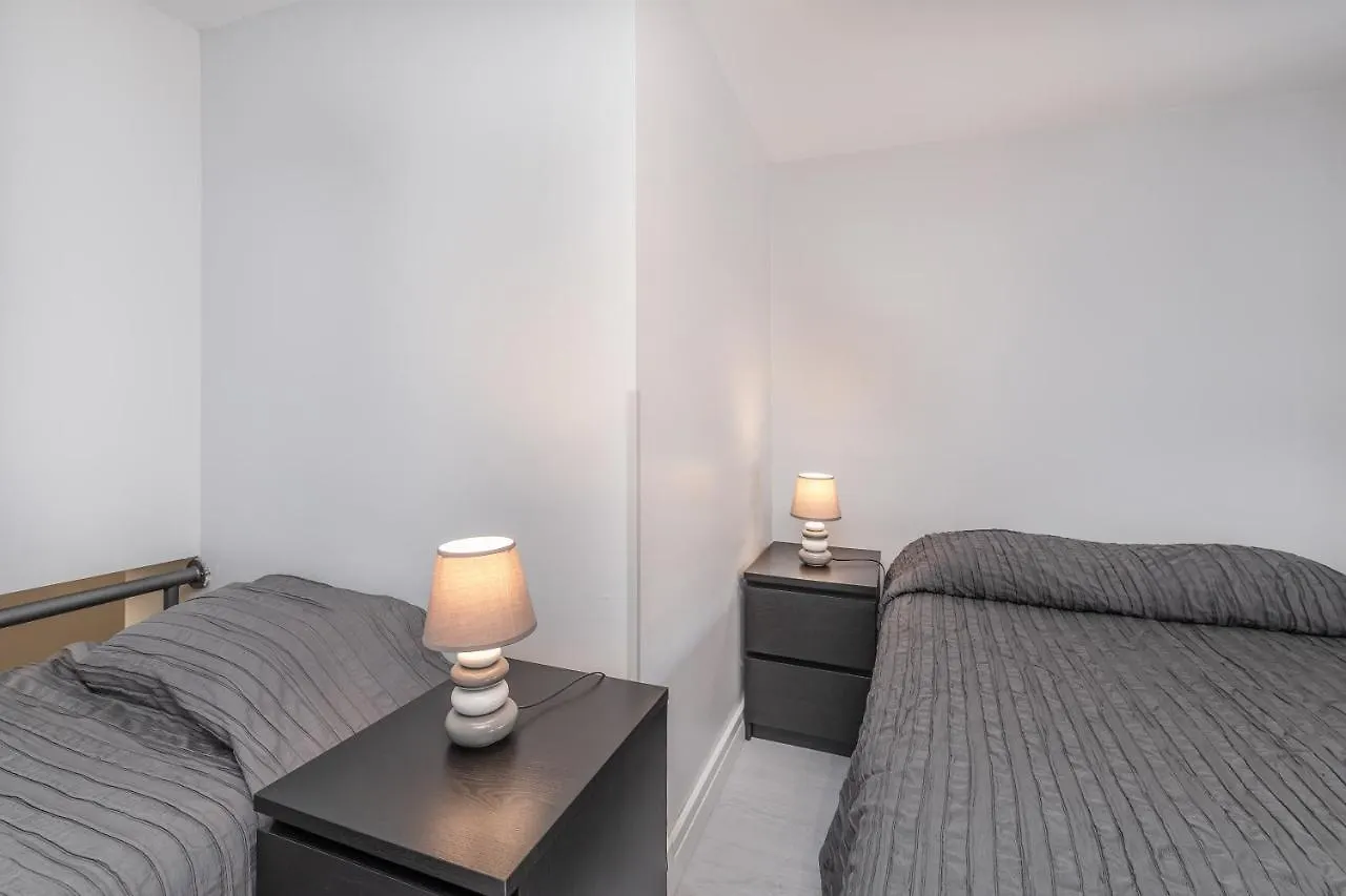 Apartamentos Lux Dinastia Lizbona 0*,